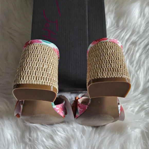 Betsy Johnson Black Box - Picture 6 of 7